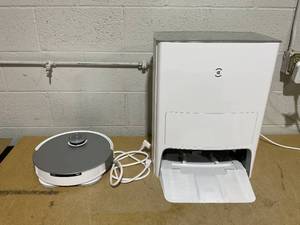 lot 118 image: ECOVACS DEEBOT T20 Omni Robot Vacuum & Mop