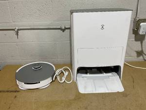 lot 119 image: ECOVACS DEEBOT T20 Omni Robot Vacuum & Mop