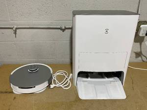 lot 122 image: ECOVACS DEEBOT T20 Omni Robot Vacuum & Mop
