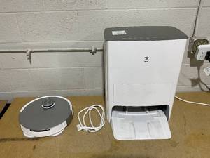 lot 135 image: ECOVACS DEEBOT T20 Omni Robot Vacuum & Mop