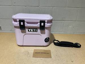 Yeti Roadie 15 Hard Cooler Cherry Blossom