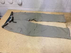 lot 418 image: Columbia Cargo Pants Size 34w 30l