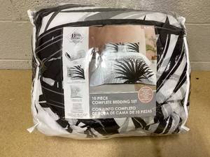lot 484 image: Boo Home Collection 10 Piece Complete Bedding Set King
