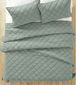 lot 398 image: Better Homes & Gardens Diamond Gauze Quilt, Sage, King