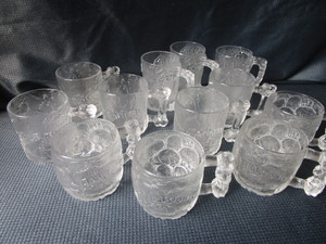 lot 22 image: Flintstone Vintage Mugs