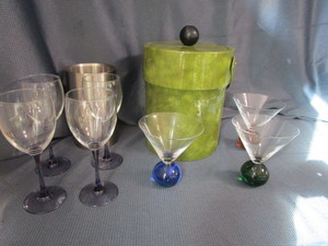 lot 31 image: Bar Set