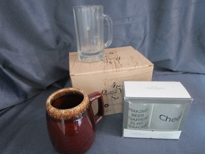 lot 32 image: Mugs, set of 4, Hull Pottery