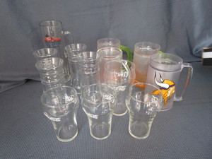 lot 50 image: Glass Mugs