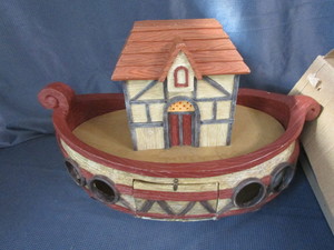 lot 56 image: Noahs Ark & Animals