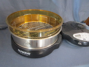 lot 61 image: Nuwave Cooker