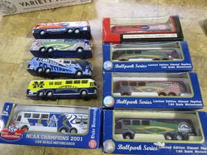 lot 73 image: Diecast Buses, 164 Scale