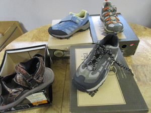 lot 76 image: Youth Shoes & Sandals