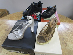 lot 77 image: Size 7 Sandals & Laceups