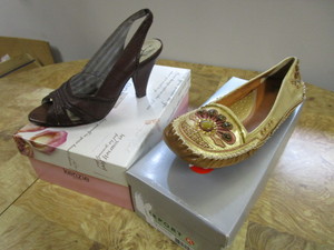 lot 86 image: Size 8 Flats