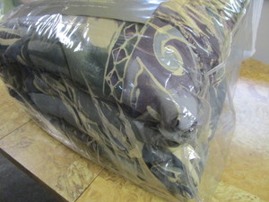 lot 95 image: Full Size Comforter