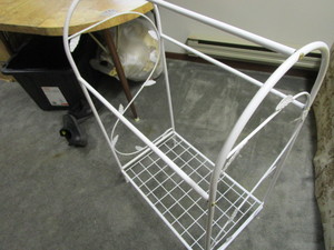 lot 96 image: Quilt Stand