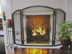 lot 118 image: New Fireplace Screen