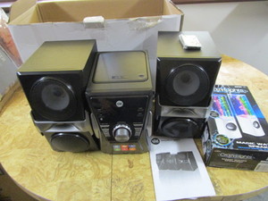 lot 121 image: DZ Home Music System, Speakers