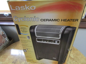 lot 153 image: Lasko Ceramic Heater