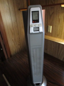 lot 171 image: Ceramic Heater w Remote