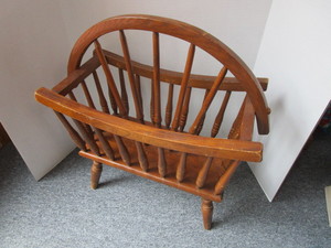 lot 208 image: Magazine Stand