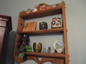lot 212 image: Shelf, Trinkets