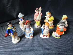 lot 213 image: Figures w Occupied Japan