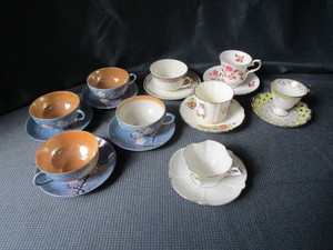 lot 214 image: Tea Cups