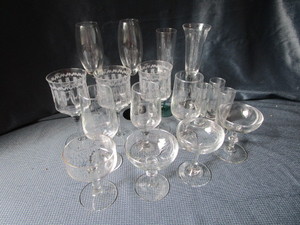lot 215 image: Stemware w Funky