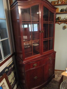 lot 2 image: Mahogany Hutch