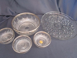 lot 239 image: Dessert Bowls, Tray