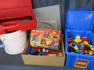lot 252 image: Legos - Lots