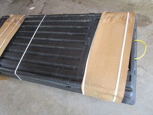 lot 7 image: Clam Portable Fish House, New