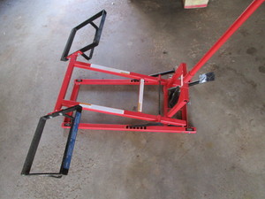 lot 9 image: Lawn Mower Lift