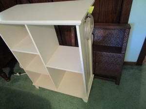 lot 297 image: Bathroom Shelf & Cabinet