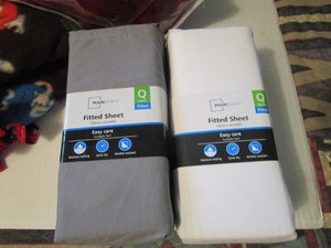 lot 306 image: Queen Fitted Sheets