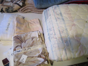 lot 309 image: King Bedding