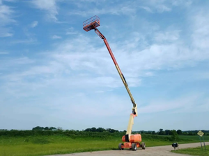 lot 4 image: 2014 JLG Model 800 AJ 4 x 4 Telescoping Boom Lift