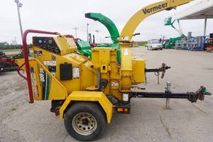 lot 3 image: 2017 Vermeer Model BC900XL Tow Behind Wood Chipper