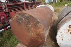 lot 35 image: 300 Gallon Fuel Tank