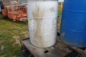 lot 40 image: 55 Gallon Poly Liquid Storage Barrel