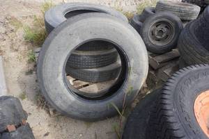 lot 30 image: 4 - Sumitomo Steel Radial ST727 Truck Tires