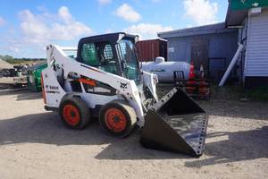 lot 14 image: 2015 Bobcat S530 Skid Loader Skid Steer