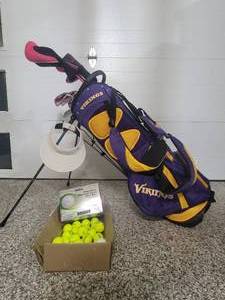 lot 30 image: Like New Ladies Golf Set with Minnesota Vikings Bag and Pink Clubs.