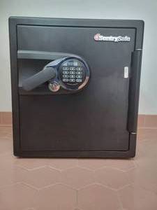 lot 35 image: Sentry Floor Safe Model Model CSW4747 with keys and combination.