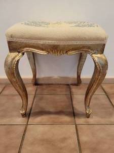 lot 37 image: Vintage Needlepoint & Gilt Wood Foot Stool