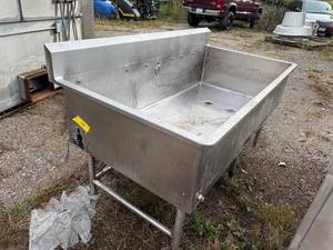 lot 4 image: BIG STAINLESS STEEL SINK