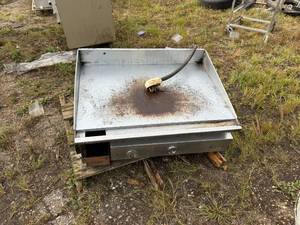 lot 20 image: ELECTRIC GRIDDLE