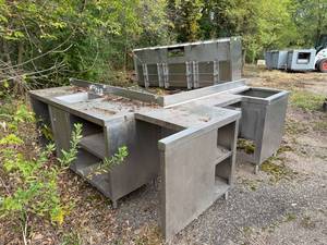 lot 28 image: L SHAPED TABLE
