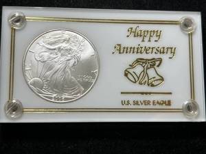 lot 18 image: 2006 AMERICAN SILVER EAGLE IN HAPPY ANNIVERSARY CASE